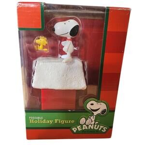 2012 Peanuts Poseable Snoopy Woodstock Snow Covered Doghouse Holiday Figurines